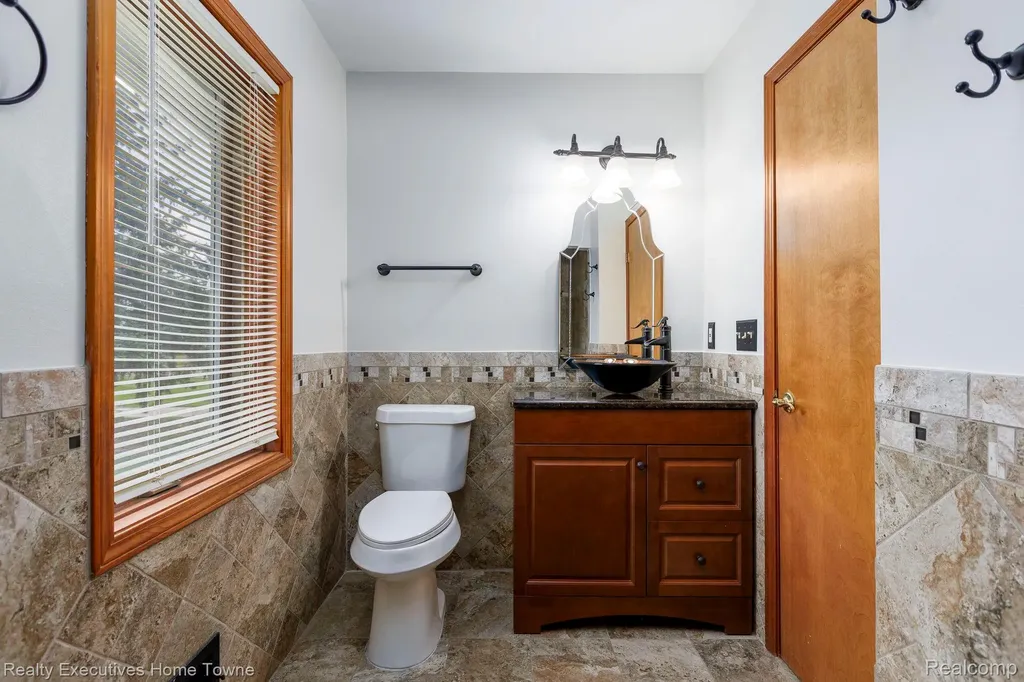 1041 Mackie Road Almont Township MI 48003