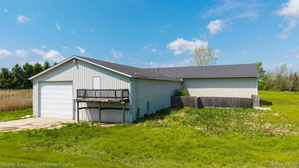 1041 Mackie Road Almont Township MI 48003