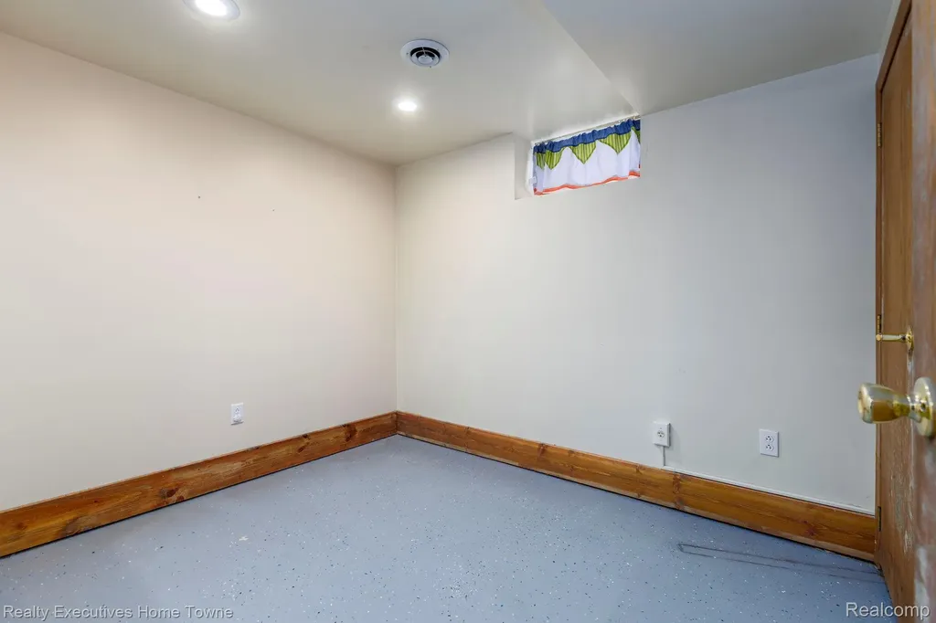 1041 Mackie Road Almont Township MI 48003