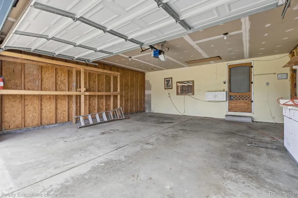 1041 Mackie Road Almont Township MI 48003