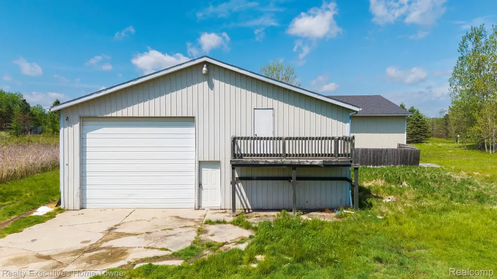 1041 Mackie Road Almont Township MI 48003