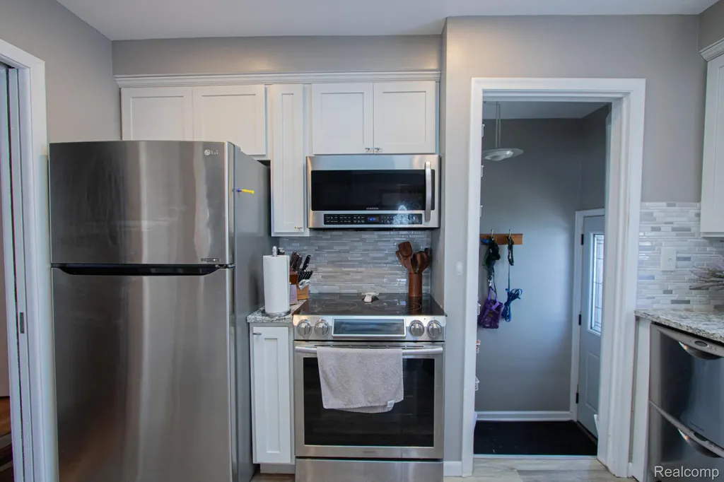 27825 Garfield Street Roseville City MI 48066