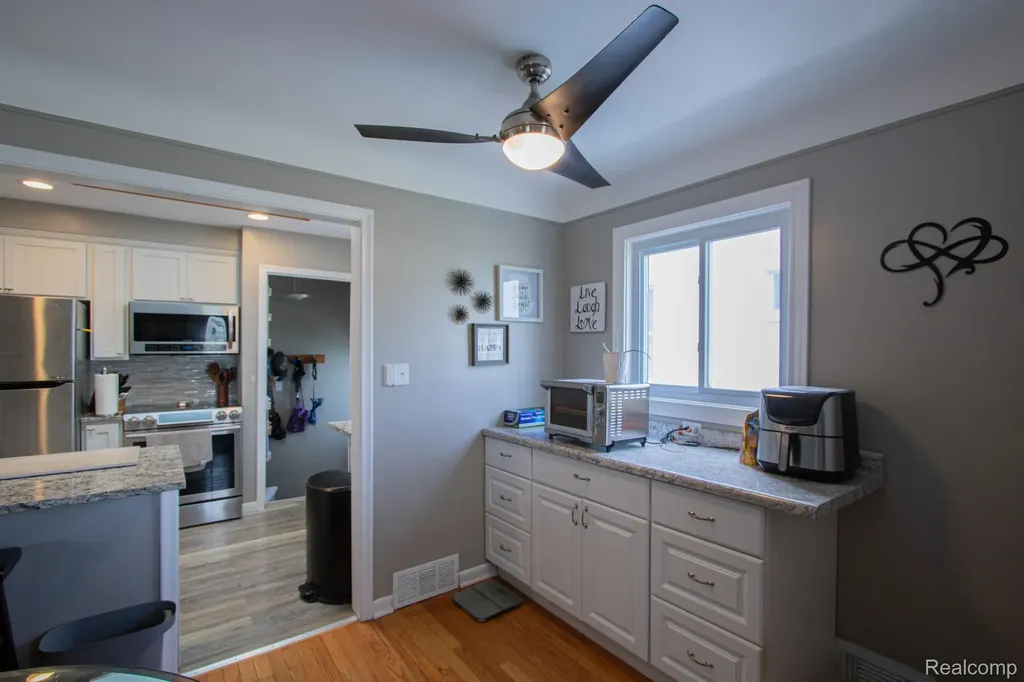 27825 Garfield Street Roseville City MI 48066