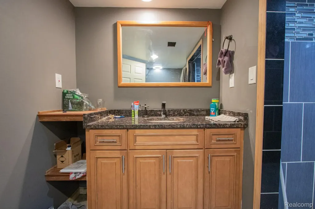 27825 Garfield Street Roseville City MI 48066