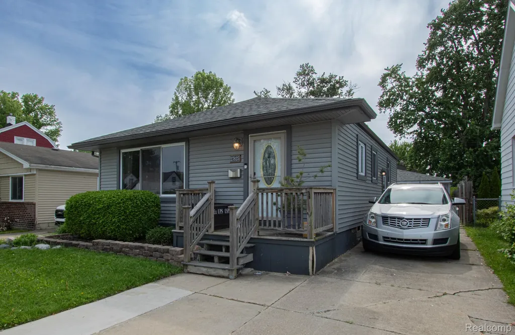 27825 Garfield Street Roseville City MI 48066