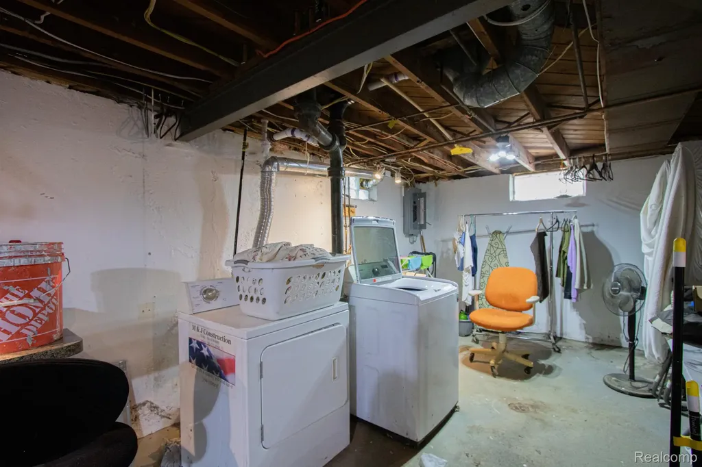 27825 Garfield Street Roseville City MI 48066