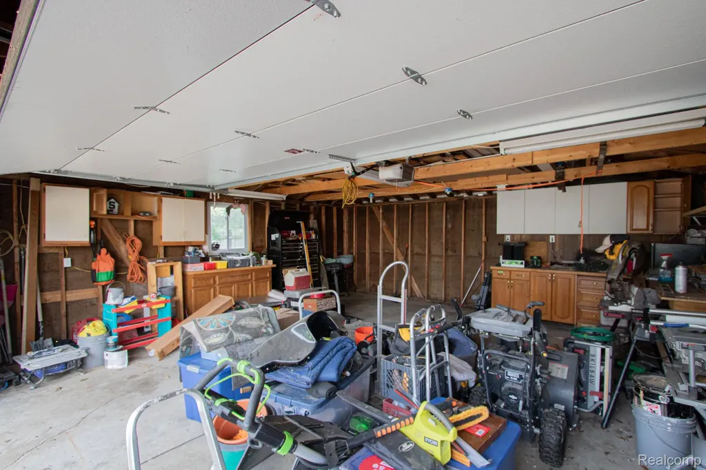 27825 Garfield Street Roseville City MI 48066