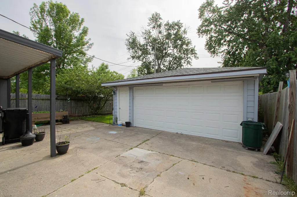 27825 Garfield Street Roseville City MI 48066