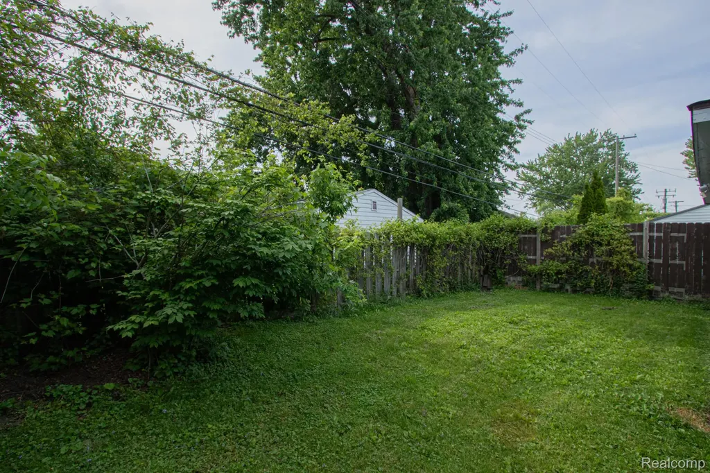 27825 Garfield Street Roseville City MI 48066