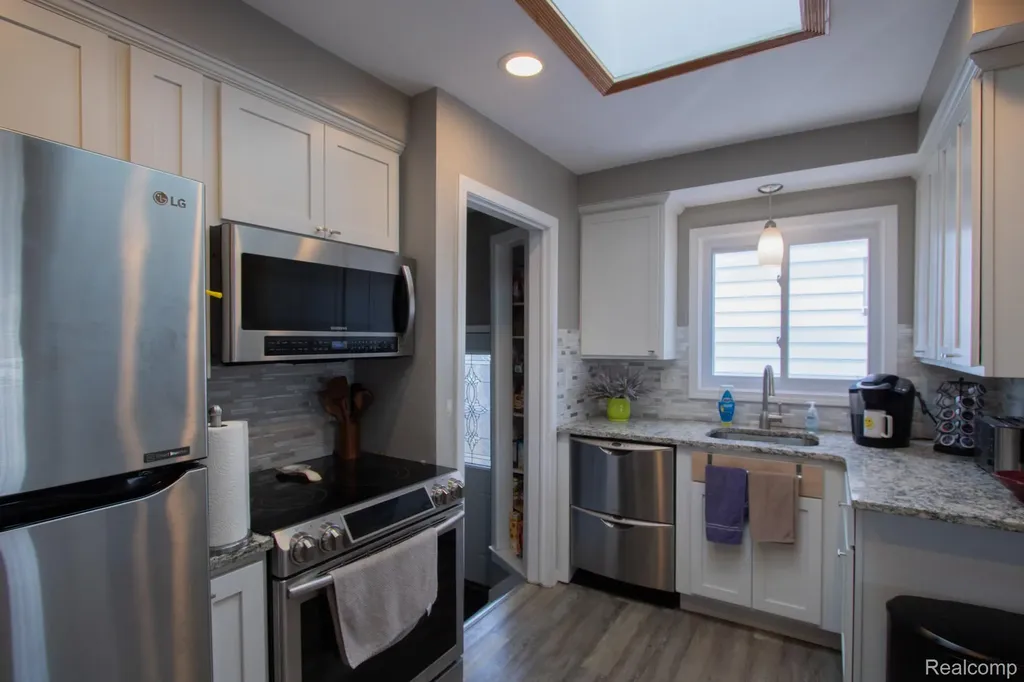 27825 Garfield Street Roseville City MI 48066