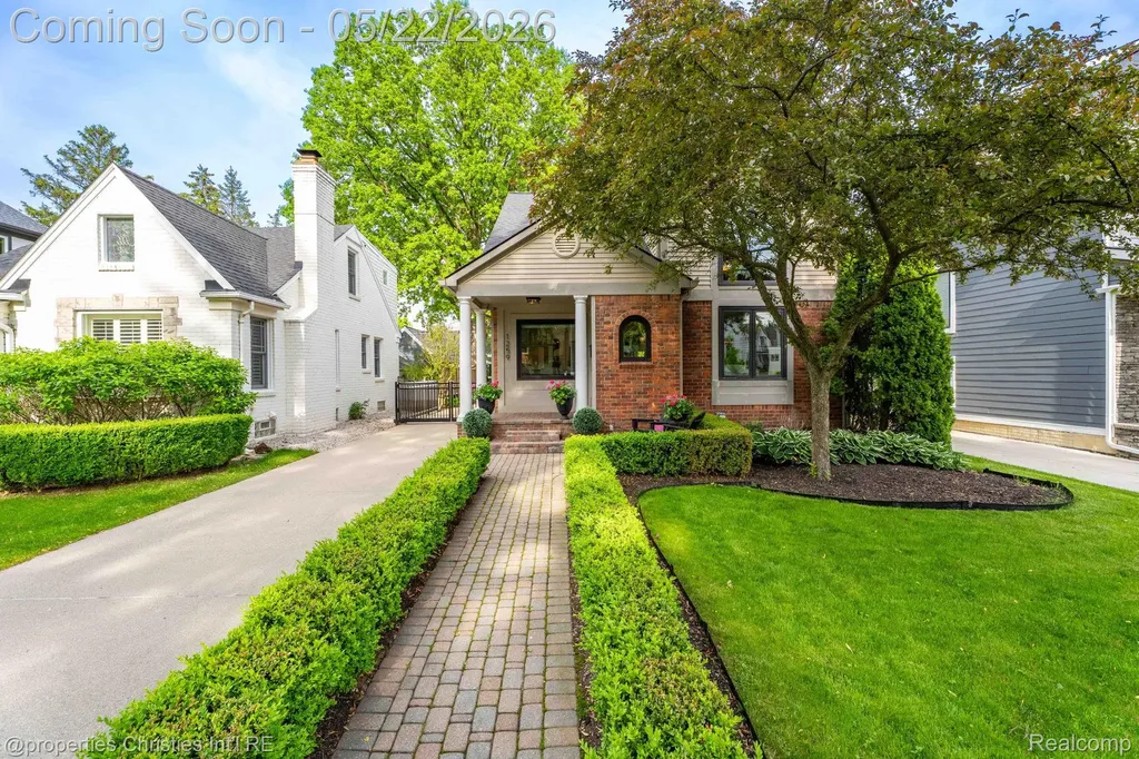 1259 Cedar Drive Birmingham City MI 48009