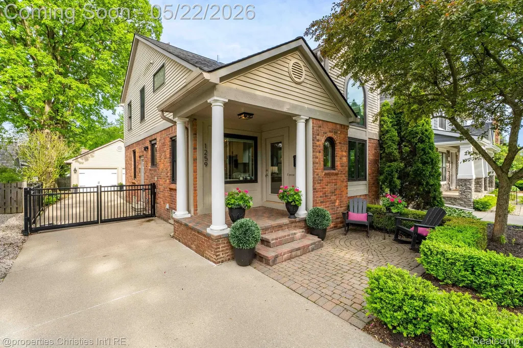 1259 Cedar Drive Birmingham City MI 48009