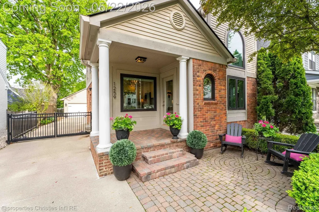 1259 Cedar Drive Birmingham City MI 48009