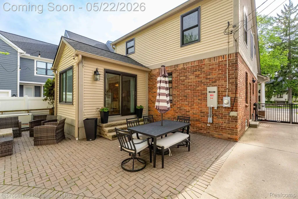 1259 Cedar Drive Birmingham City MI 48009