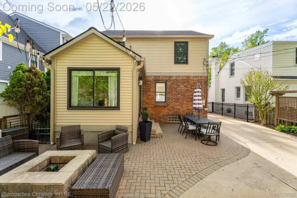 1259 Cedar Drive Birmingham City MI 48009