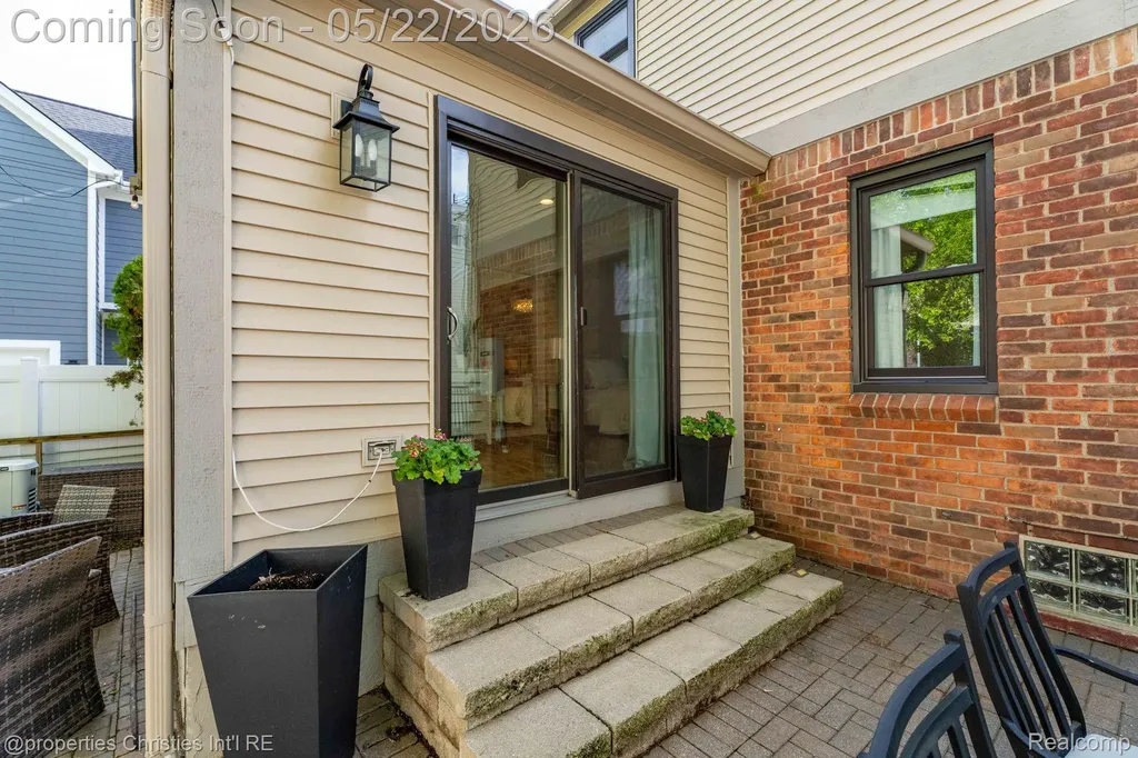 1259 Cedar Drive Birmingham City MI 48009