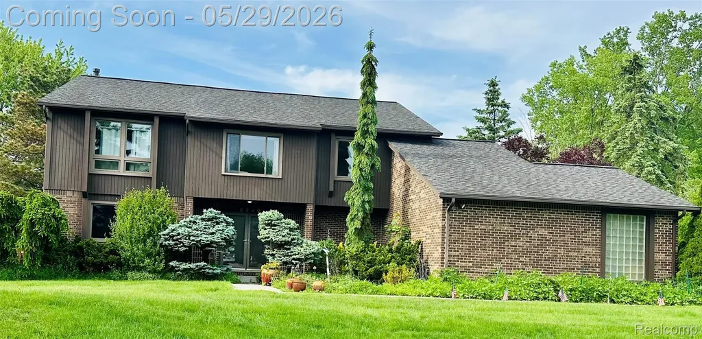 2930 Brentwood Road West Bloomfield Charter Township MI 48323