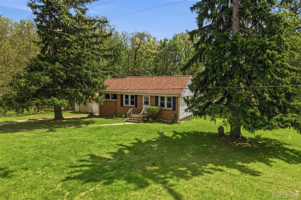 3405 W Coon Lake Road Marion Township MI 48843