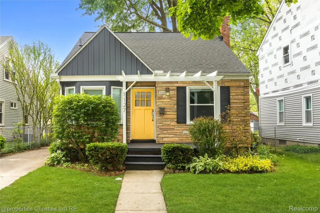1127 Mclean Avenue Royal Oak City MI 48067