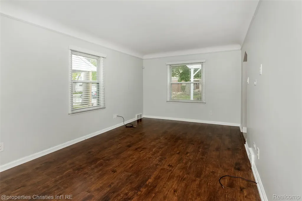 1127 Mclean Avenue Royal Oak City MI 48067