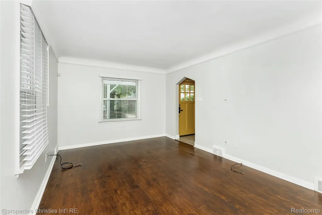 1127 Mclean Avenue Royal Oak City MI 48067