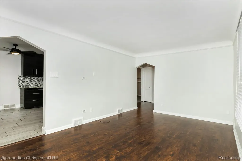 1127 Mclean Avenue Royal Oak City MI 48067