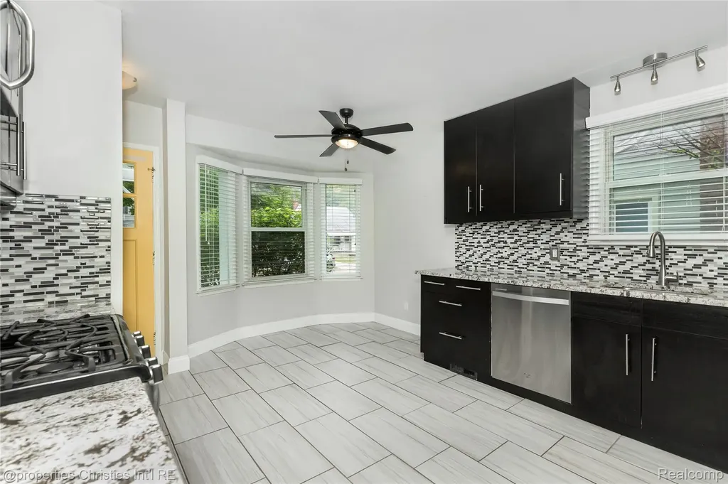 1127 Mclean Avenue Royal Oak City MI 48067
