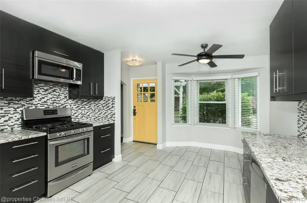 1127 Mclean Avenue Royal Oak City MI 48067