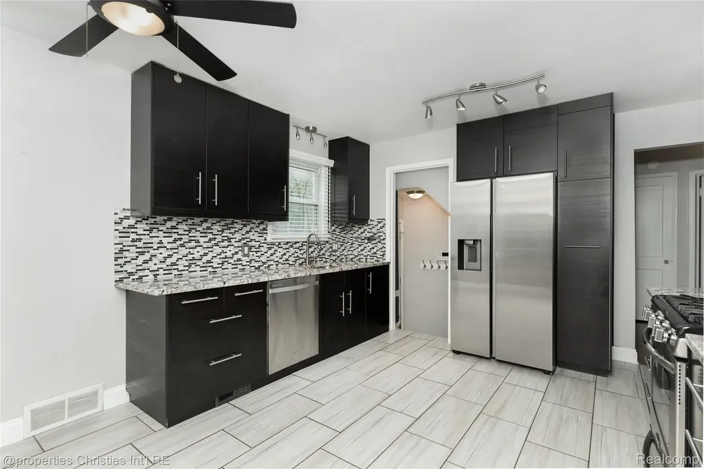 1127 Mclean Avenue Royal Oak City MI 48067