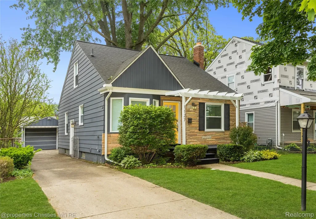 1127 Mclean Avenue Royal Oak City MI 48067