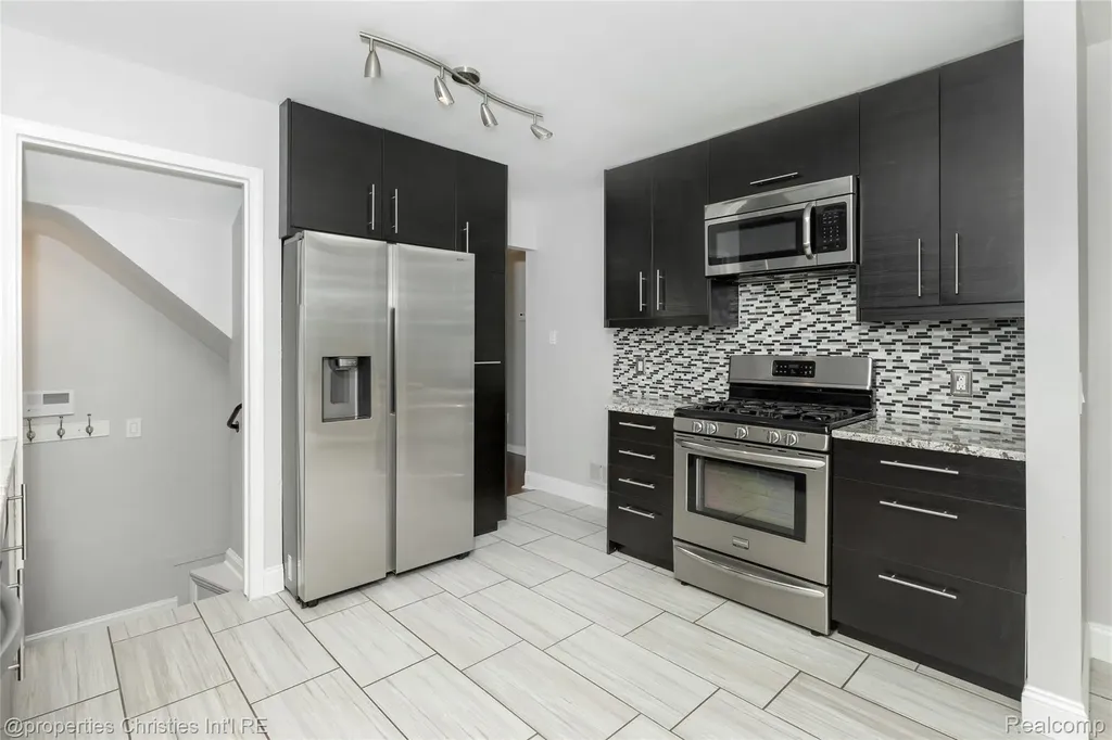 1127 Mclean Avenue Royal Oak City MI 48067