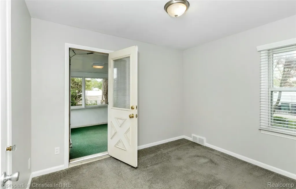 1127 Mclean Avenue Royal Oak City MI 48067