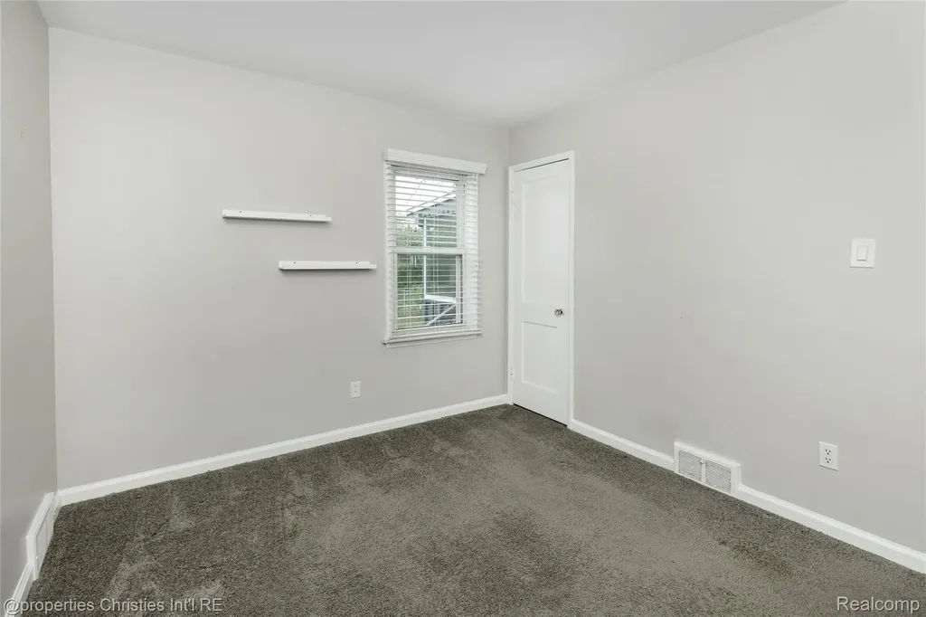 1127 Mclean Avenue Royal Oak City MI 48067