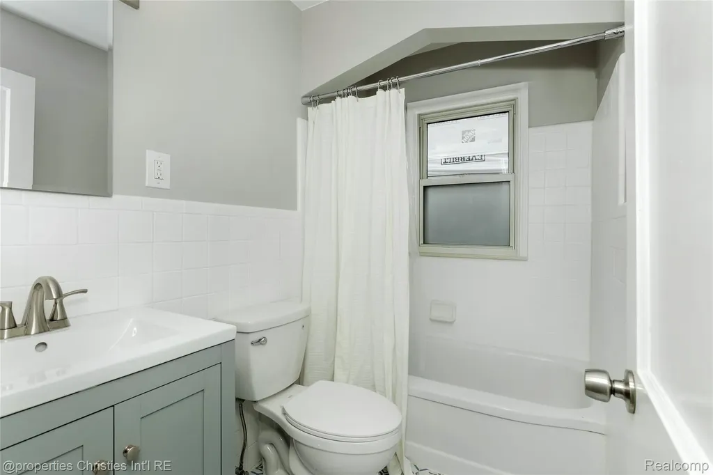 1127 Mclean Avenue Royal Oak City MI 48067