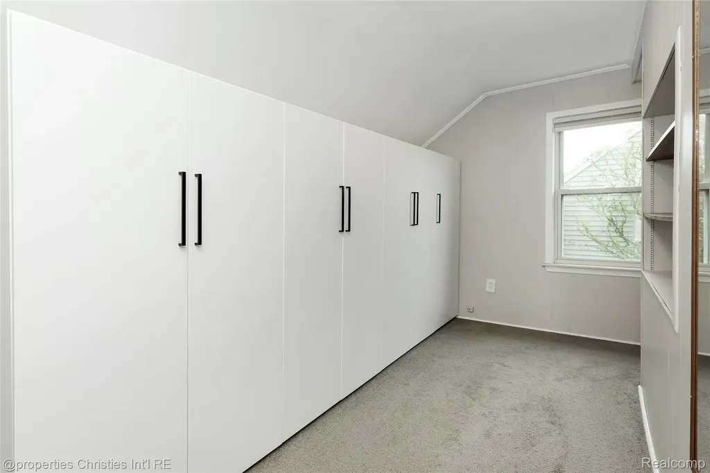 1127 Mclean Avenue Royal Oak City MI 48067