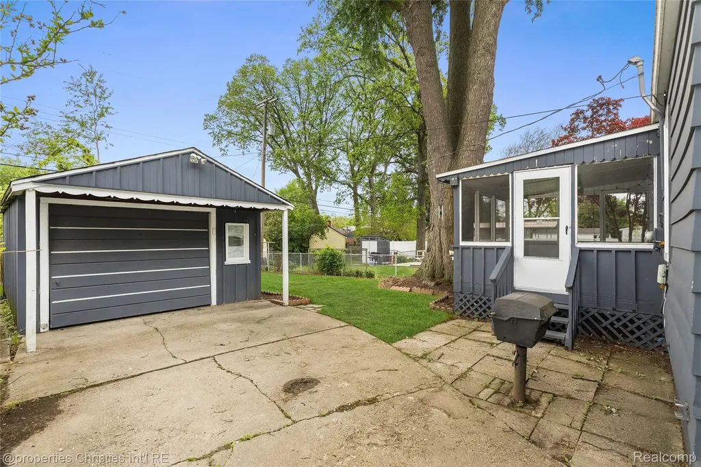 1127 Mclean Avenue Royal Oak City MI 48067