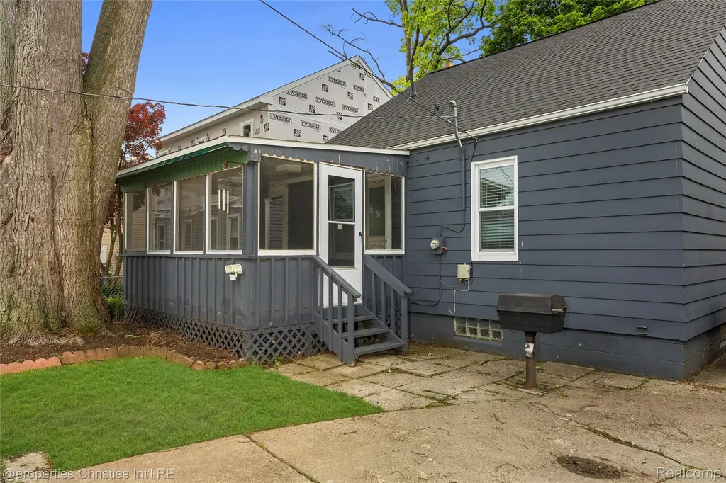 1127 Mclean Avenue Royal Oak City MI 48067