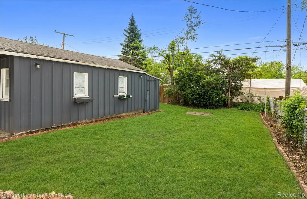 1127 Mclean Avenue Royal Oak City MI 48067