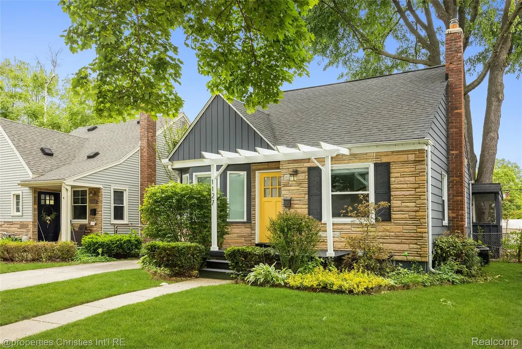 1127 Mclean Avenue Royal Oak City MI 48067