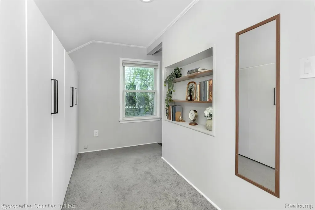 1127 Mclean Avenue Royal Oak City MI 48067