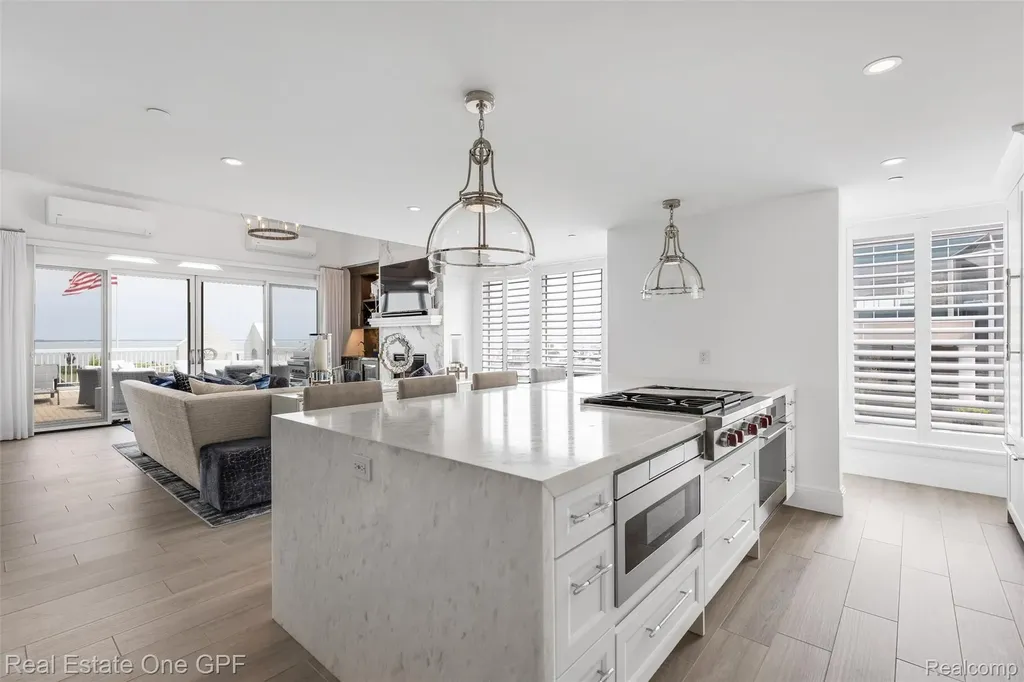 46 Evergreen Drive Harrison Charter Township MI 48045
