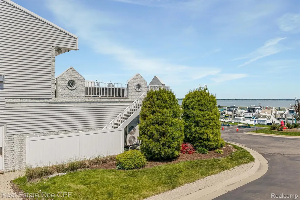 46 Evergreen Drive Harrison Charter Township MI 48045