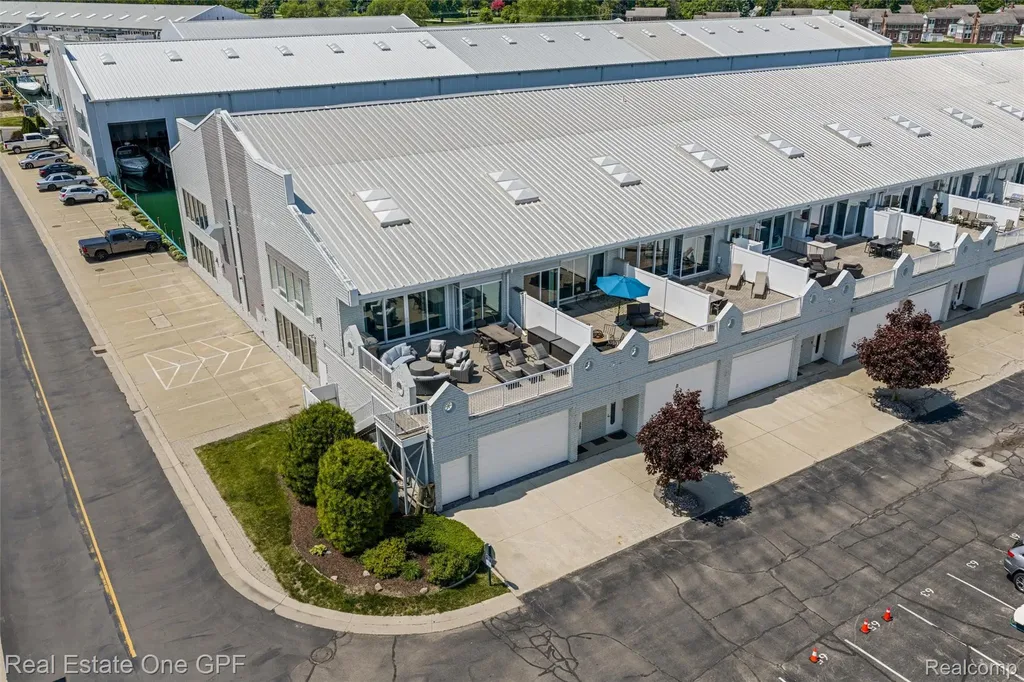 46 Evergreen Drive Harrison Charter Township MI 48045