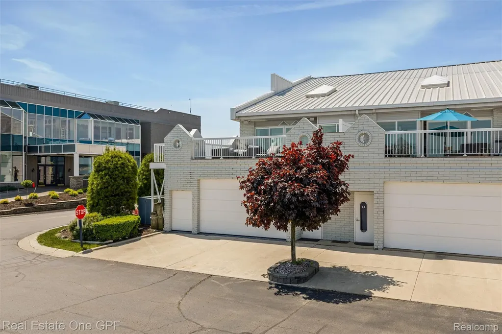 46 Evergreen Drive Harrison Charter Township MI 48045