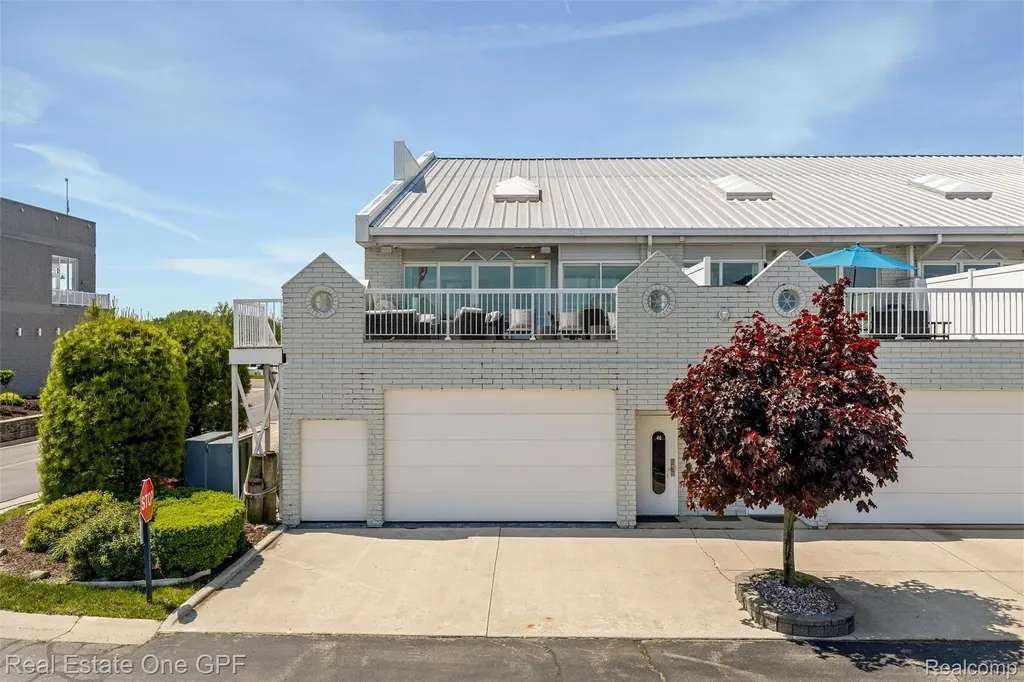 46 Evergreen Drive Harrison Charter Township MI 48045