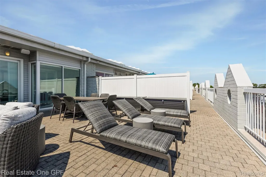 46 Evergreen Drive Harrison Charter Township MI 48045