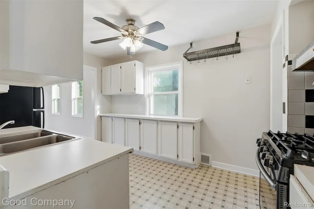 3343 Ellwood Avenue Royal Oak City MI 48073