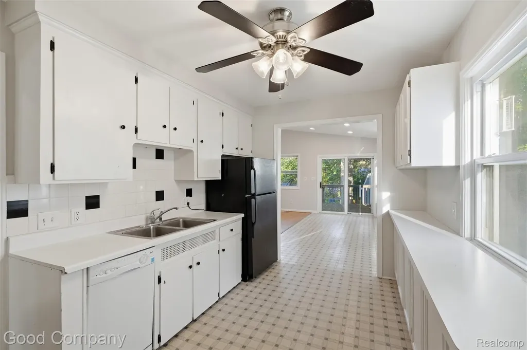 3343 Ellwood Avenue Royal Oak City MI 48073