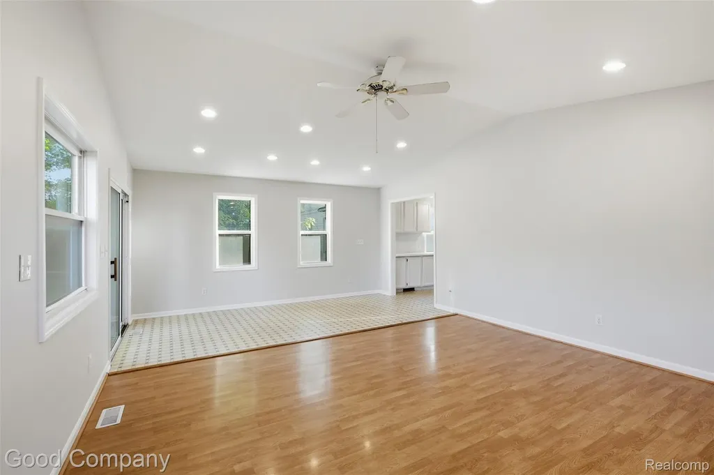 3343 Ellwood Avenue Royal Oak City MI 48073