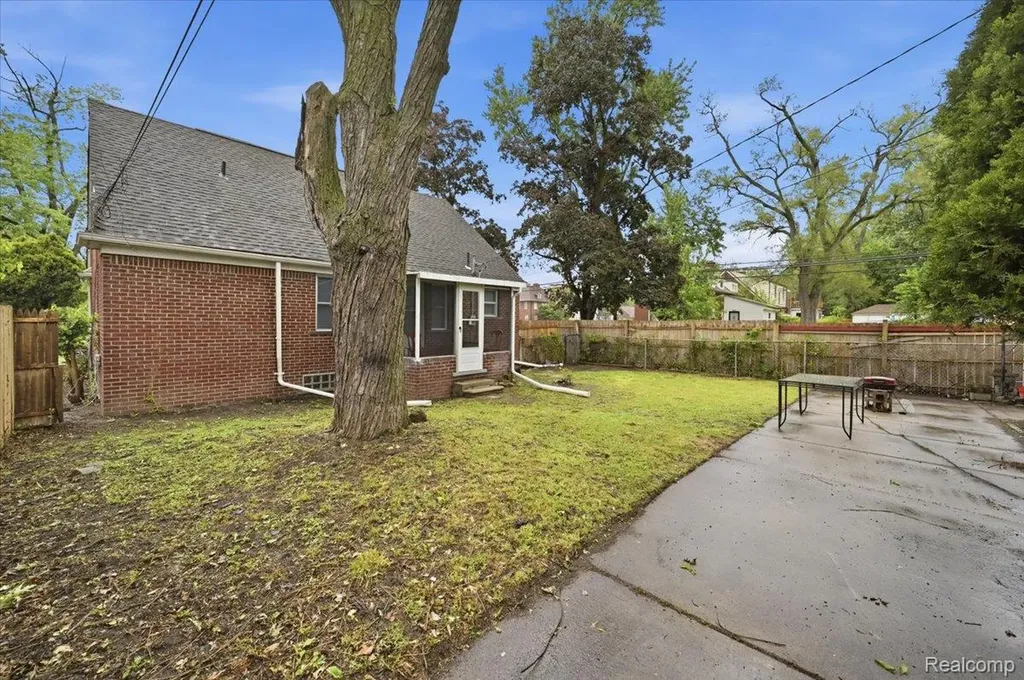 15376 Gilchrist Street Detroit City MI 48227